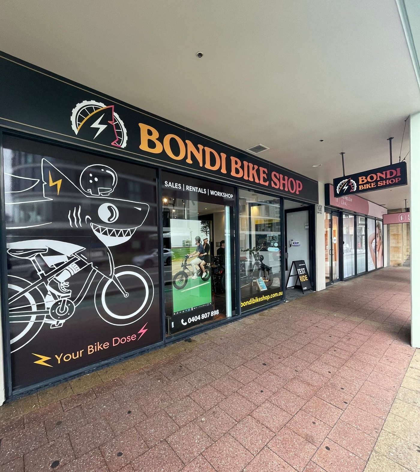 Fachada actual de Bondi Bike Shop en Bondi Junction con la nueva identidad